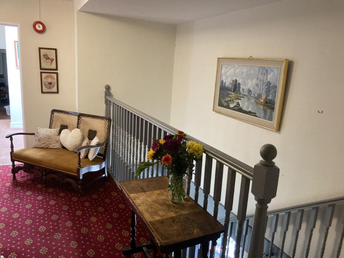 Thorverton Arms 外观 照片